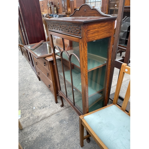 2745B - AN EARLY 20TH CENTURY OAK DISPLAY CABINET ON CABRIOLE LEGS