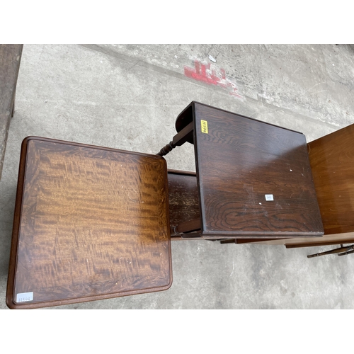 2952 - AN OAK TWO TIER DROP LEAF TROLLEY AND TWO TIER LAMP TABLE WITH SINGLE DRAWER