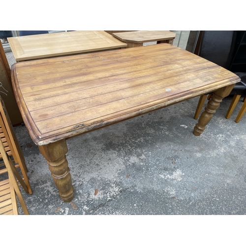 2965 - A HARDWOOD VICTORIAN STYLE KITCHEN TABLE ON TURNED LEGS, 72