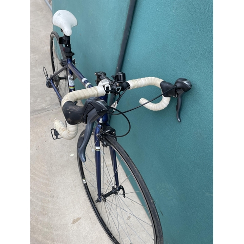 1901 - A PENDLETON ROAD RACING BIKE WITH 16 SPEED GEAR SYSTEM