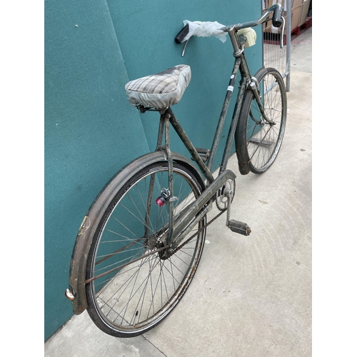 1904 - A VINTAGE LADIES BIKE