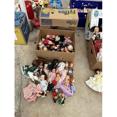 1924 - AN ASSORTMENT OF VARIOUS VINTAGE DOLLS