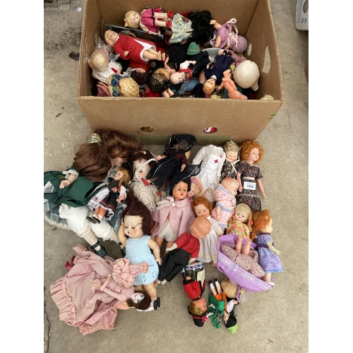 1924 - AN ASSORTMENT OF VARIOUS VINTAGE DOLLS