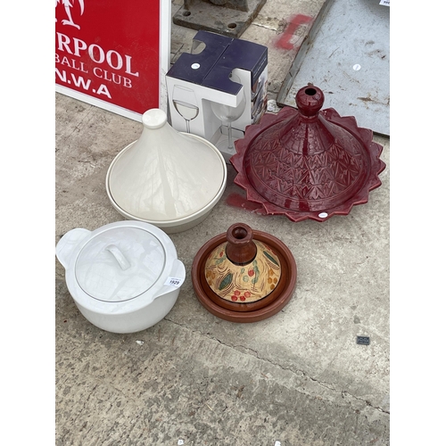 1929 - AN ASSORTMENT OF ITEMS TO INCLUDE NEW AND BOXED WINE GLASSES AND TAJEENS ETC