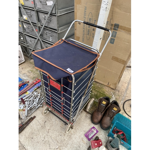 1947 - A VINTAGE AND RETRO SHOLLEY FOUR WHEELED TROLLEY COMPLETE WITH BASKET LINER BELIEVED IN GOOD WORKING... 