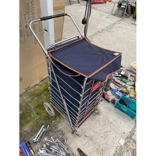 1947 - A VINTAGE AND RETRO SHOLLEY FOUR WHEELED TROLLEY COMPLETE WITH BASKET LINER BELIEVED IN GOOD WORKING... 