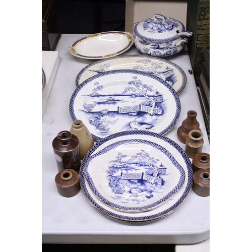 1044 - A QUANTITY OF THOMAS TILL AND SONS, BURSLEM, BLUE AND WHITE 'CLYDE' PATTERN PLATES AND A TUREEN PLUS... 