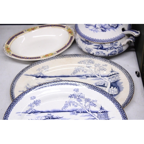 1044 - A QUANTITY OF THOMAS TILL AND SONS, BURSLEM, BLUE AND WHITE 'CLYDE' PATTERN PLATES AND A TUREEN PLUS... 