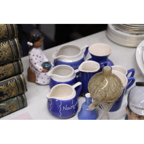 1048 - A MIXED LOT TO INCLUDE BLUE AND WHITE SOUVENIR STUDIO POTTERY, GLASS FRUIT, AN AVONDALE GLASS BIRD P... 