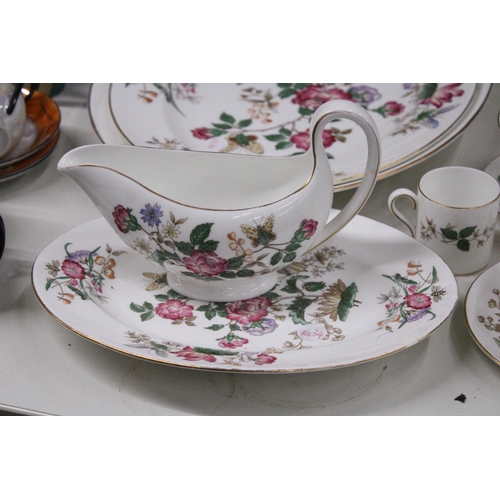 1049 - A QUANTITY OF VINTAGE WEDGWOOD 'CHARNWOOD' DINNER WARE TO INCLUDE VARIOUS SIZES OF PLATES, SERVING P... 