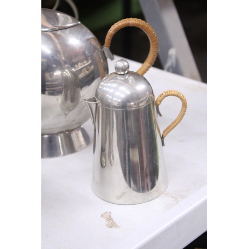 1093 - A QUANTITY OF WHITE METAL ITEMS TO INCLUDE A NICK MUNROE VINTAGE PEWTER TEAPOT AND LIDDED JUG, SIX V... 