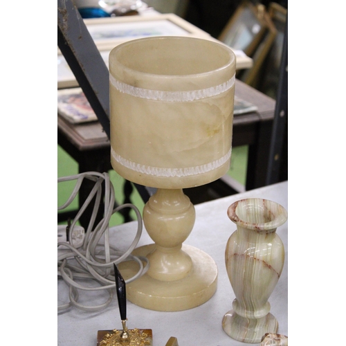 1094 - A COLLECTION OF ONYX  ITEMS TO INCLUDE A TABLE LAMP, PEN STAND, VASE AND BOWLS