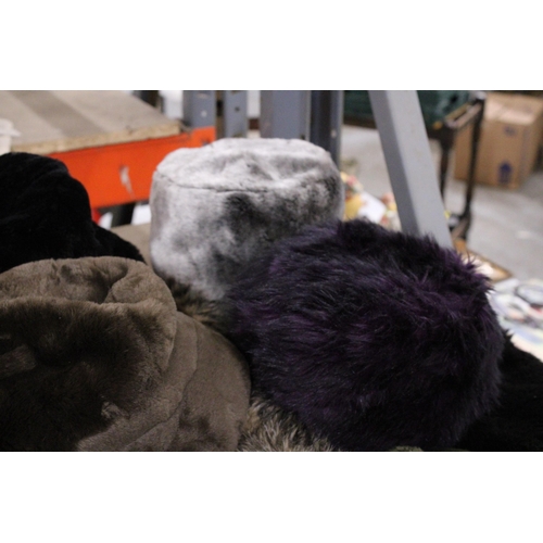 1112 - A QUANTITY OF FUR HATS AND STOLES