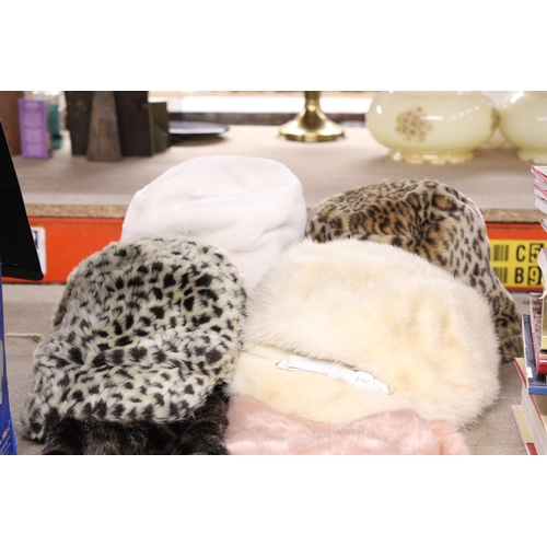 1114 - A QUANTITY OF FUR HATS AND STOLES