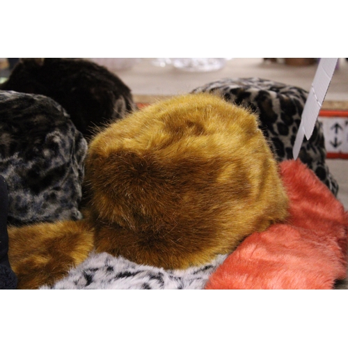 1116 - A QUANTITY OF FUR HATS AND STOLES