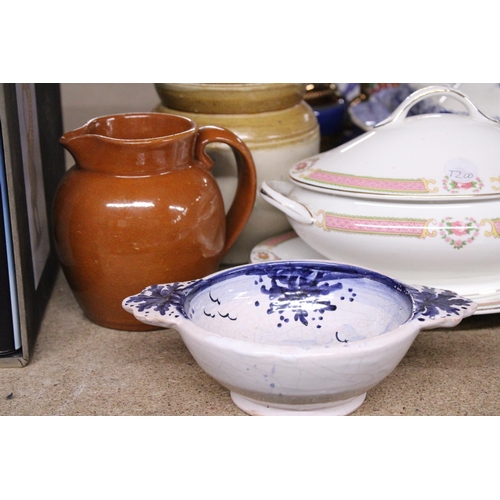 1120 - A QUANTITY OF VINTAGE CERAMICS TO INCLUDE LIDDED TUREENS, JUGS, ETC