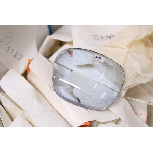 1135 - A LARGE QUANTITY OF SPECTACLE LENSES