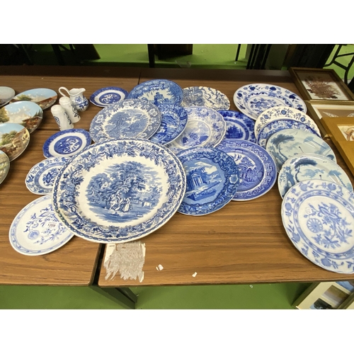 1209 - A LARGE QUANTITY OF BLUE AND WHITE VINTAGE PLATES TO INCLUDE BOOTHS, RILEY'S, WEDGWOOD, ETC