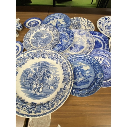 1209 - A LARGE QUANTITY OF BLUE AND WHITE VINTAGE PLATES TO INCLUDE BOOTHS, RILEY'S, WEDGWOOD, ETC