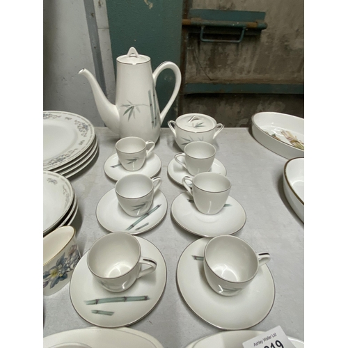 1219 - A QUANTITY OF TEAWARE TO INCLUDE A BAMBOO PATTERNED CHINA COFFEE SET WITH COFFEE POT, SUGAR BOWL, CU... 