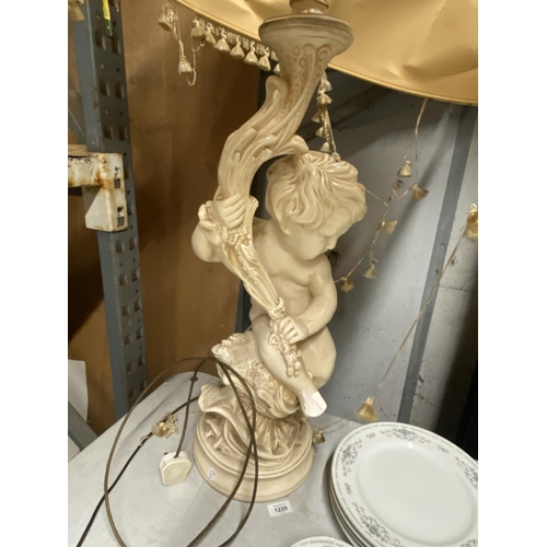 1220 - A LARGE CHERUB LAMP BASE WITH SILK LINED SHADE (A/F)