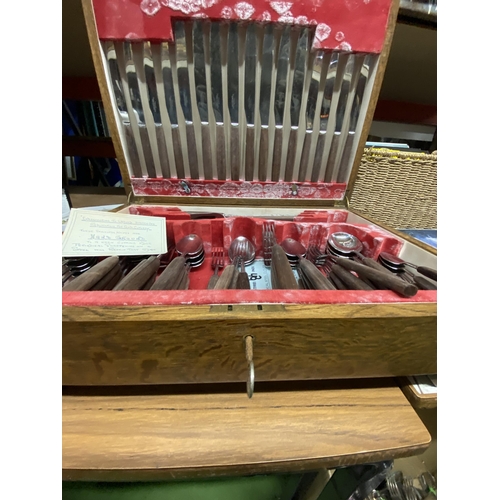 1226 - A VINTAGE WOODEN HANDLED CANTEEN OF CUTLERY IN A MAHOGANY BOX