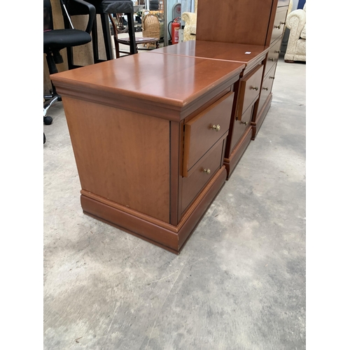 3040 - A PAIR OF G PLAN BEDSIDE CHESTS