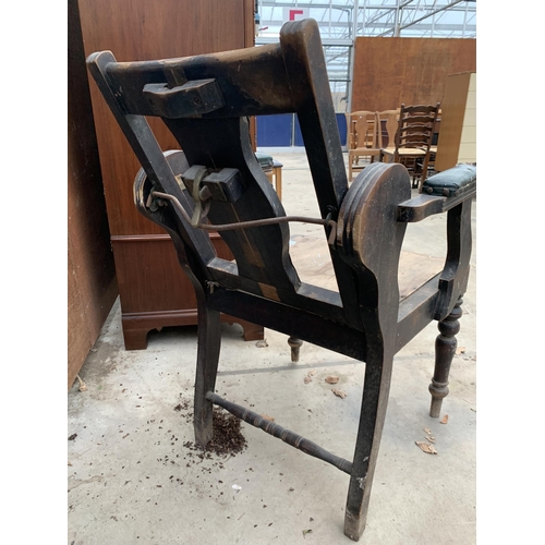 3043 - A LATE VICTORIAN DENTISTS CHAIR