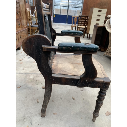 3043 - A LATE VICTORIAN DENTISTS CHAIR