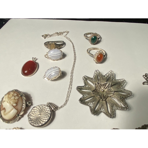 746 - VARIOUS ITEMS TO INCLUDE RINGS, EARRINGS, PENDANTS, CAMEO AND A POSSIBLY SILVER BROOCH AND ASIAN STY... 