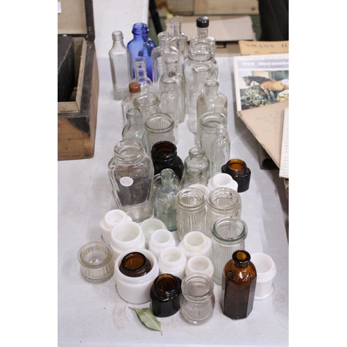 975 - A LARGE COLLECTION OF VINTAGE GLASS BOTTLES AND JARS