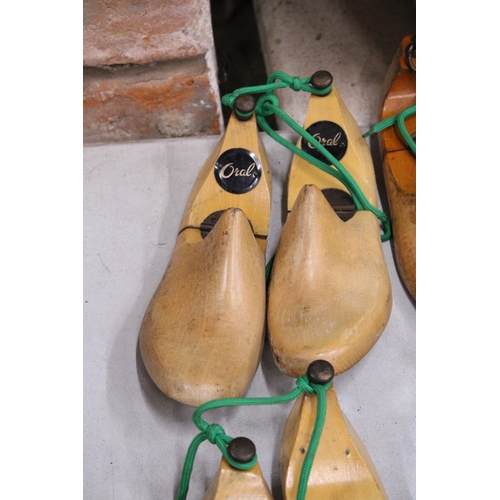 978 - A QUANTITY OF VINTAGE WOODEN SHOE LASTS