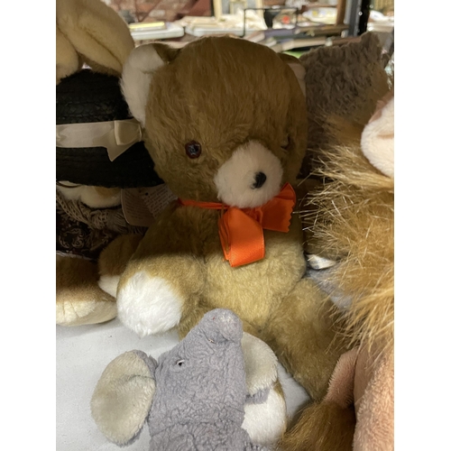 1128 - A COLLECTION OF SOFT TOYS TO INCLUDE A VINTAGE BASIL BRUSH, ETC