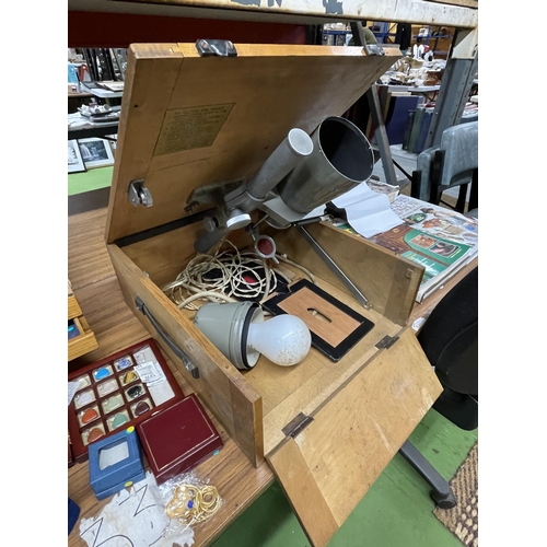 1215 - AN ILFORD PORTABLE MICRO PRECISION ENLARGER IN A WOODEN BOX