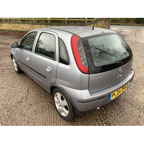 1550 - A SILVER 2004 5DR 1.2L PETROL VAUXHALL CORSA, REGISTRATION NO. PL04DHK COMPLETE WITH V5 DOCUMENT, 2 ... 