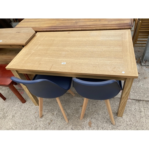 2990 - AN OAK EFFECT DINING TABLE, 47