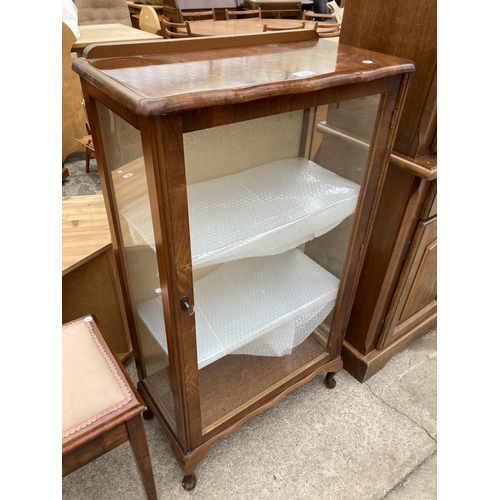 2995 - A MID 20TH CENTURY WALNUT DISPLAY CABINET ON CABRIOLE LEGS, 24