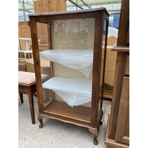 2995 - A MID 20TH CENTURY WALNUT DISPLAY CABINET ON CABRIOLE LEGS, 24