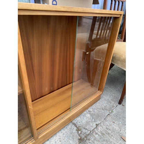 3051 - A RETRO TEAK BOOKCASE WITH SLIDING GLASS DOORS, 53.5