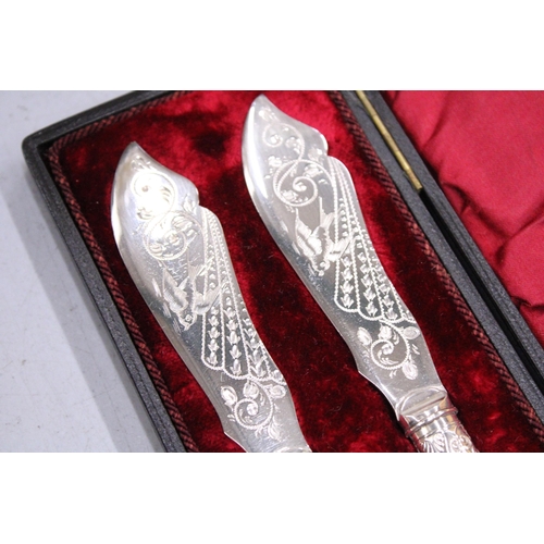 146 - A PAIR OF SILVER PLATED KNIVES IN A PRESENTATION BOX