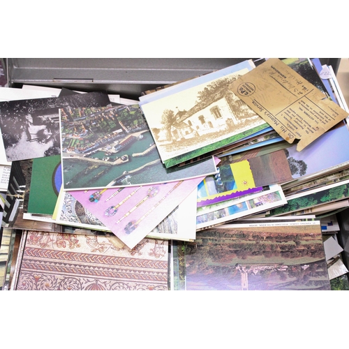 226 - A LARGE COLLECTION OF POSTCARDS, MAINLY SOUVENIR AND LANDMARKS IN A TIN BOX