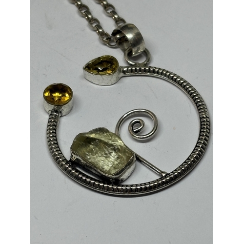 538 - A SILVER DESIGNER NECKLACE WITH ROCK CRYSTAL AND CITRINE