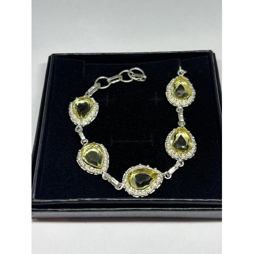 634 - A MARKED 925 SILVER BRACELET WITH LIME GREEN STONES