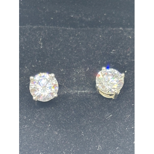 644 - A PAIR OF MARKED 925 STUD EARRINGS IN A PRESENTATION BOX