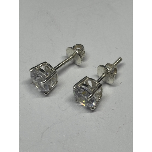 644 - A PAIR OF MARKED 925 STUD EARRINGS IN A PRESENTATION BOX