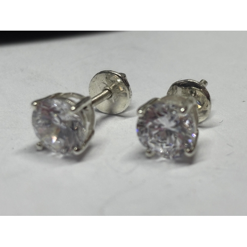 644 - A PAIR OF MARKED 925 STUD EARRINGS IN A PRESENTATION BOX