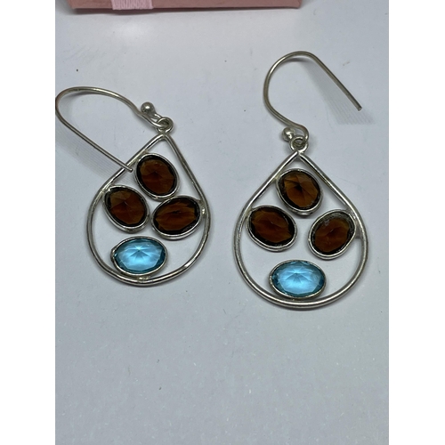 715 - A PAIR OF MARKED 925 SILVER AND BROWN/BLUE STONE EARRINGS IN A PRESENTATION BOX