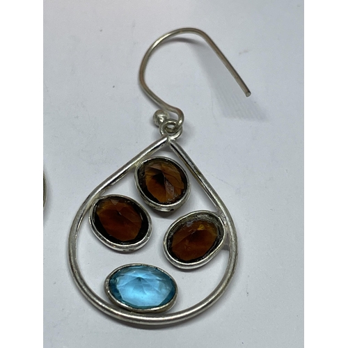 715 - A PAIR OF MARKED 925 SILVER AND BROWN/BLUE STONE EARRINGS IN A PRESENTATION BOX