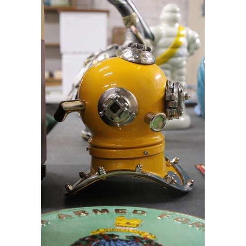 939 - A CHROME AND YELLOW REPLICA OF A DIVER'S HELMET, HEIGHT APPROX 19CM