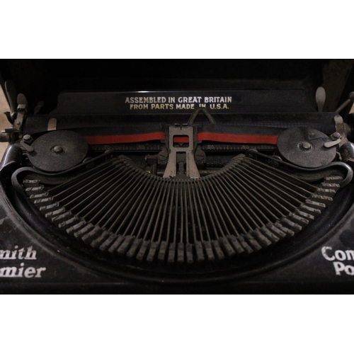 989 - A VINTAGE SMITH PREMIER COMPACT PORTABLE TYPEWRITER ASSEMBLED IN GREAT BRITAIN WITH PARTS MADE IN TH... 